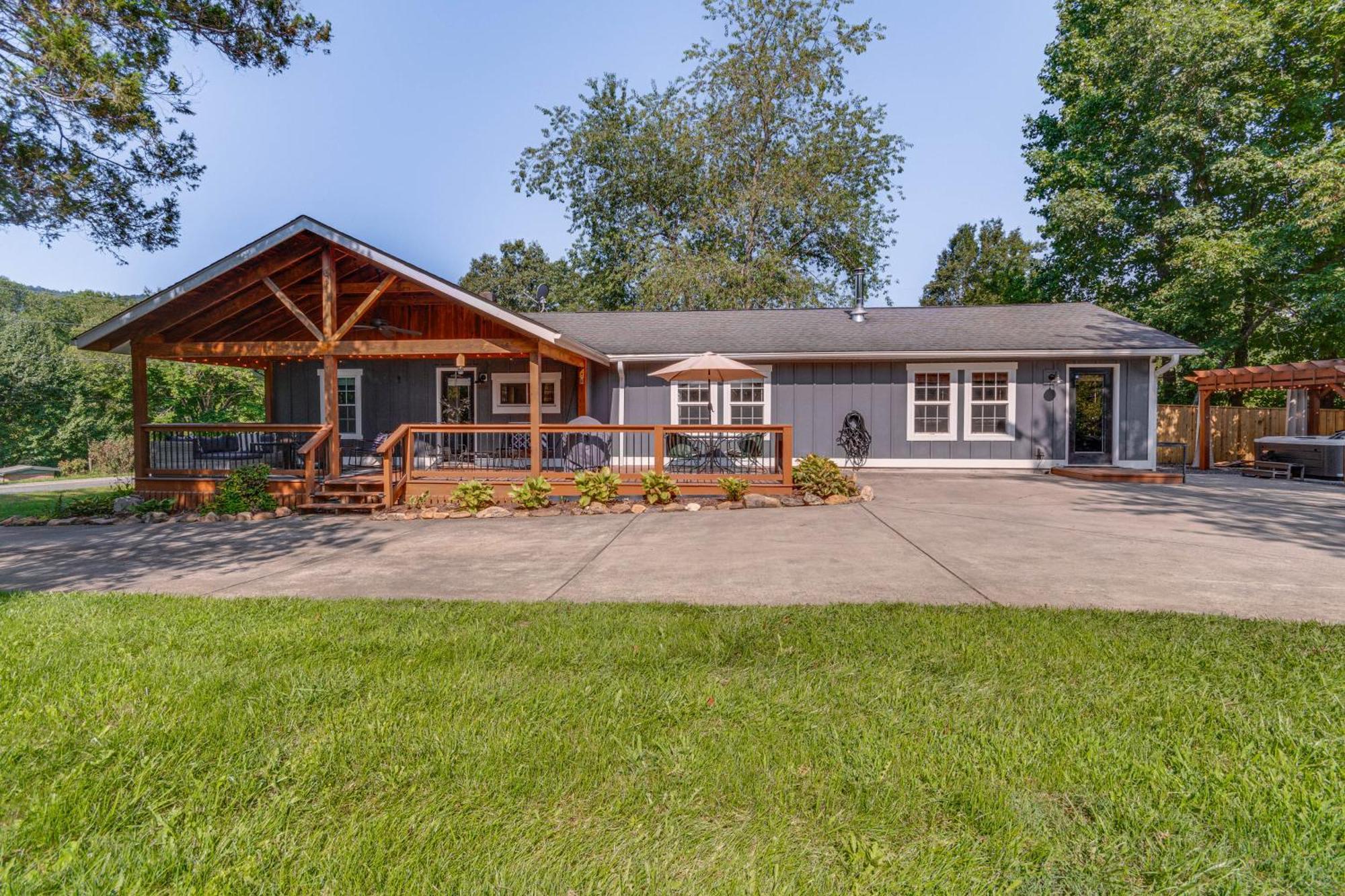 Cozy Cottage With Hot Tub Less Than 4 Mi To Black Mountain! Swannanoa Exteriér fotografie